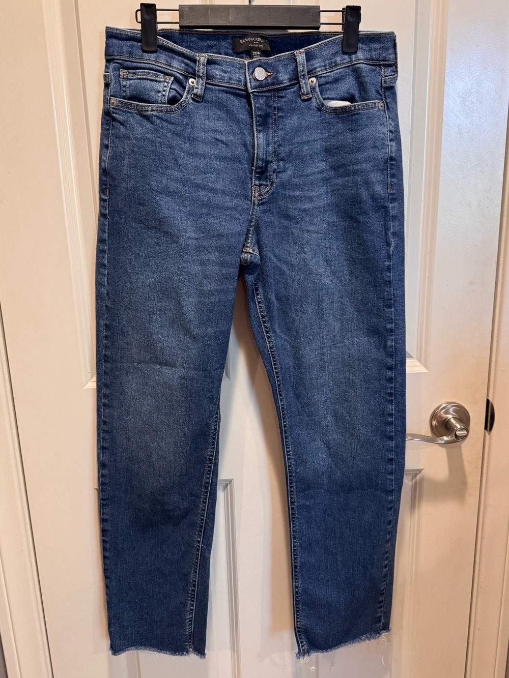 Banana Republic Women Mid Rise Slim Jeans in Medium Blue Wash